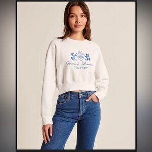 Abercrombie & Fitch White Pullover with Navy Logo